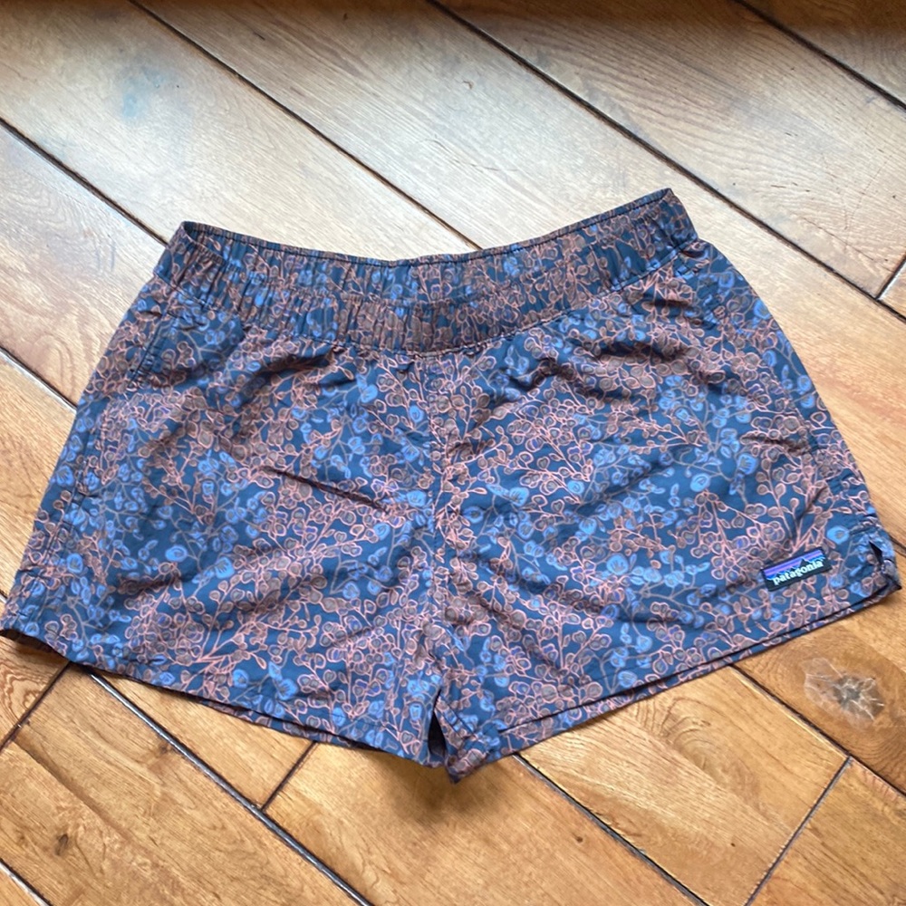 Patagonia Women’s Barely Baggies Size SMALL